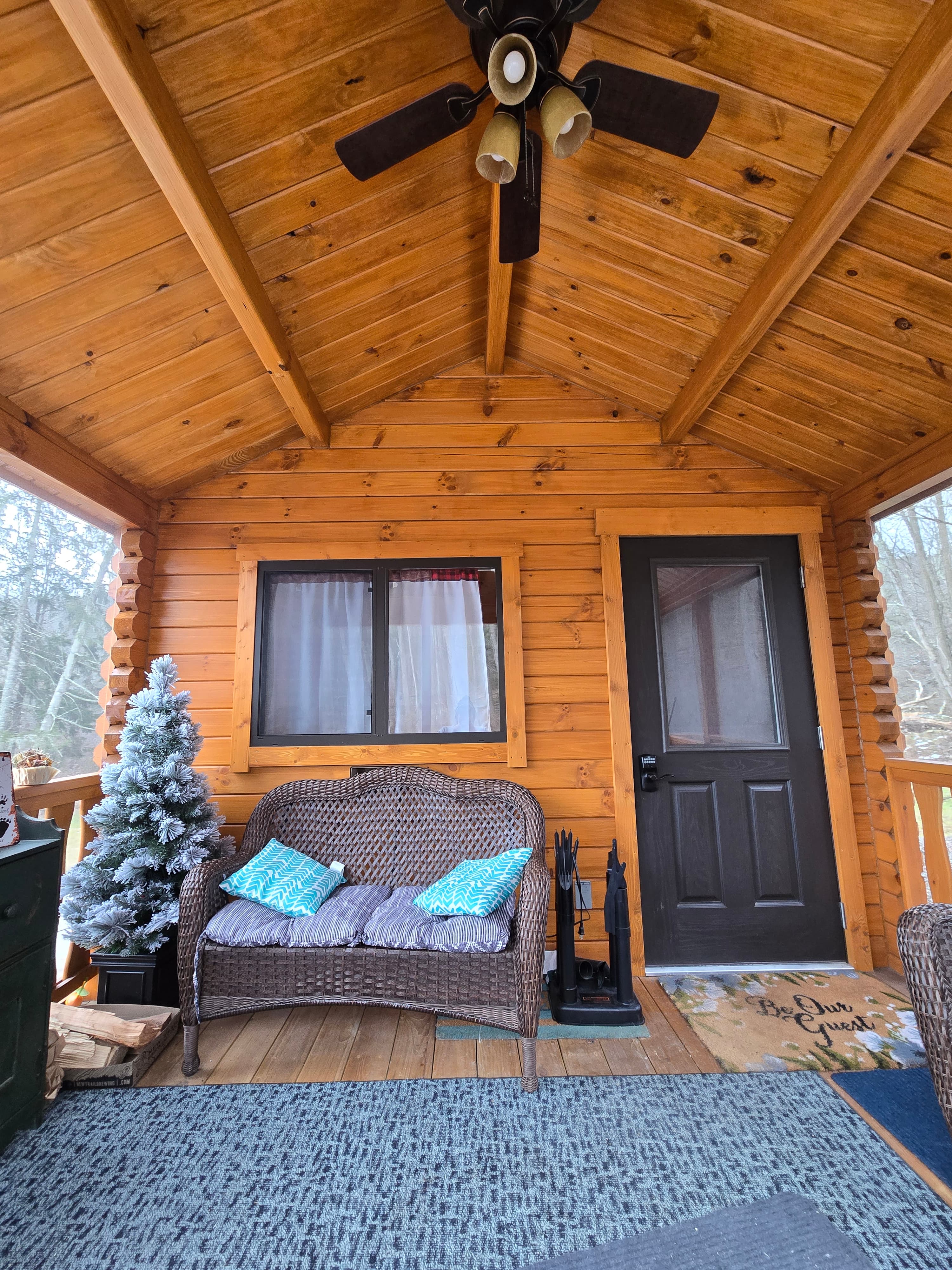 Cozy Cabin Cabin & Surroundings 6