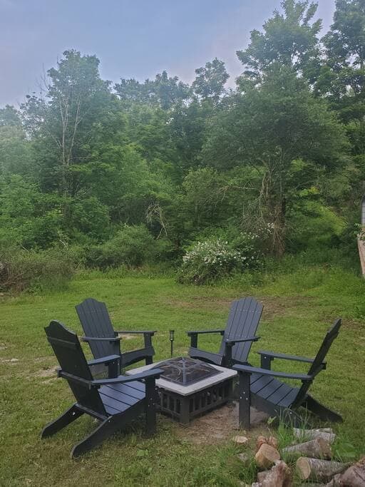 Cozy Cabin Cabin & Surroundings 7