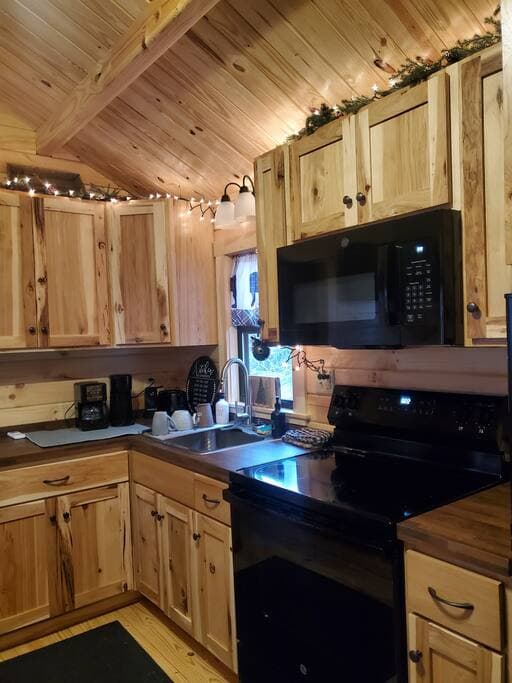 Cozy Cabin Cook Dine Unwind 1