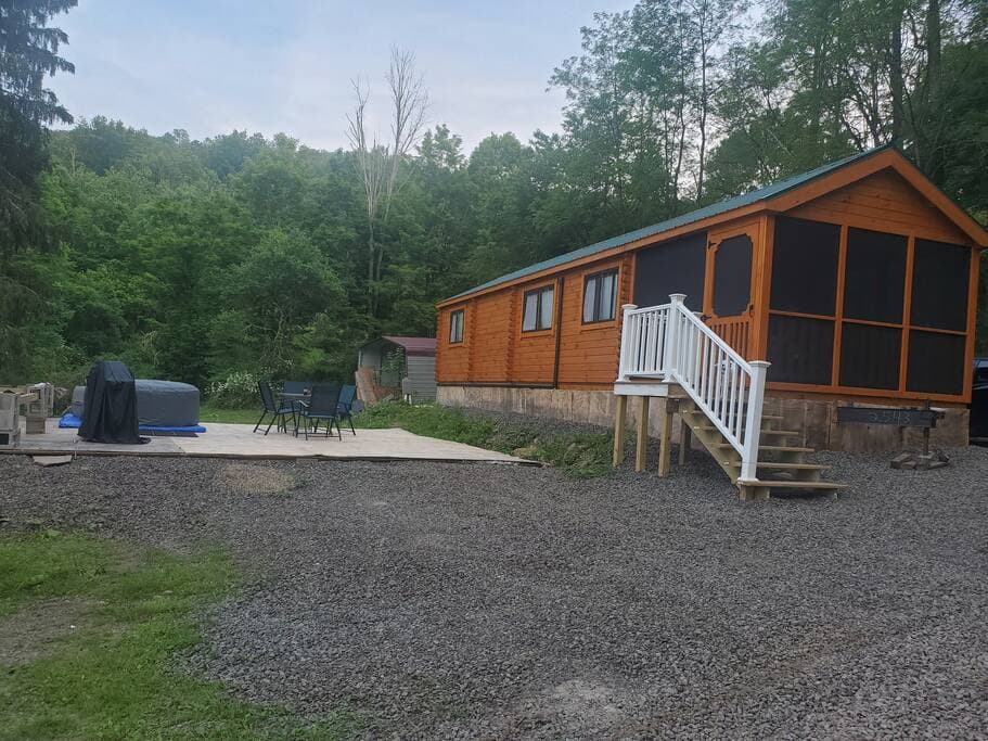 Cozy Cabin Cabin & Surroundings 21