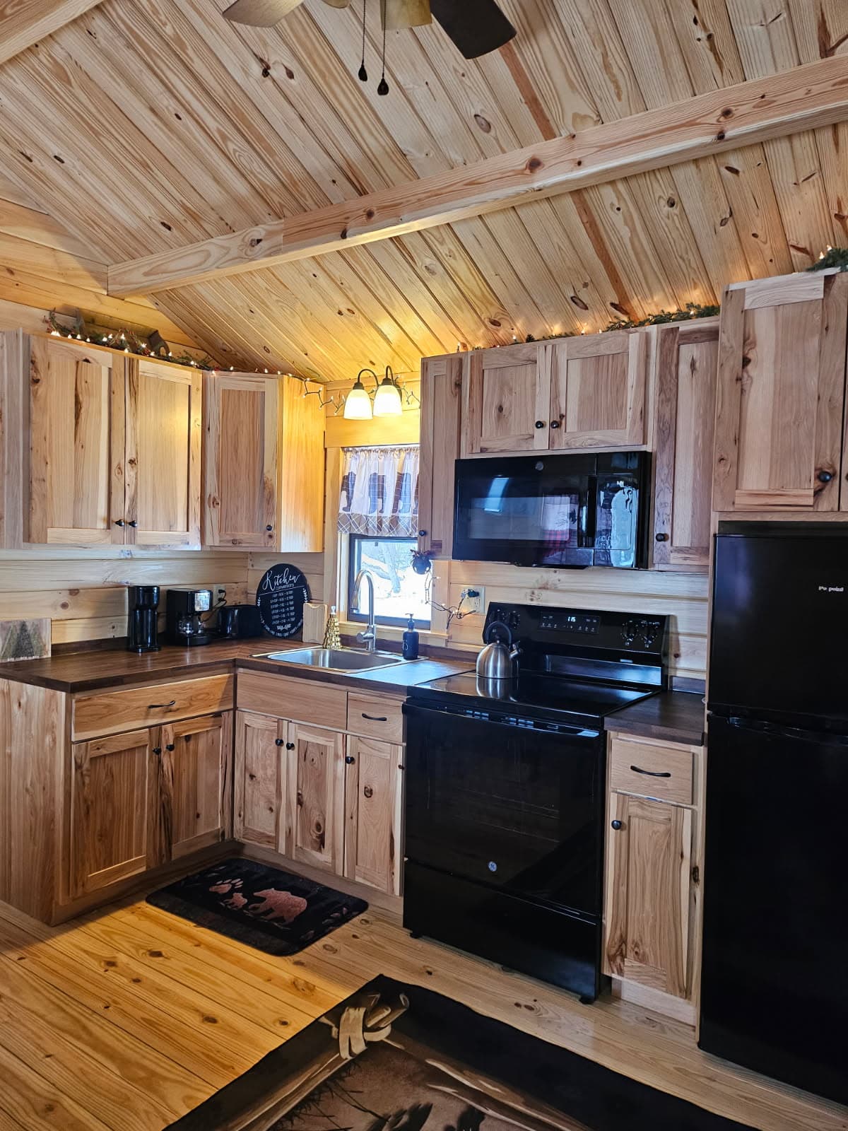 Cozy Cabin Cook, Dine, Unwind 2